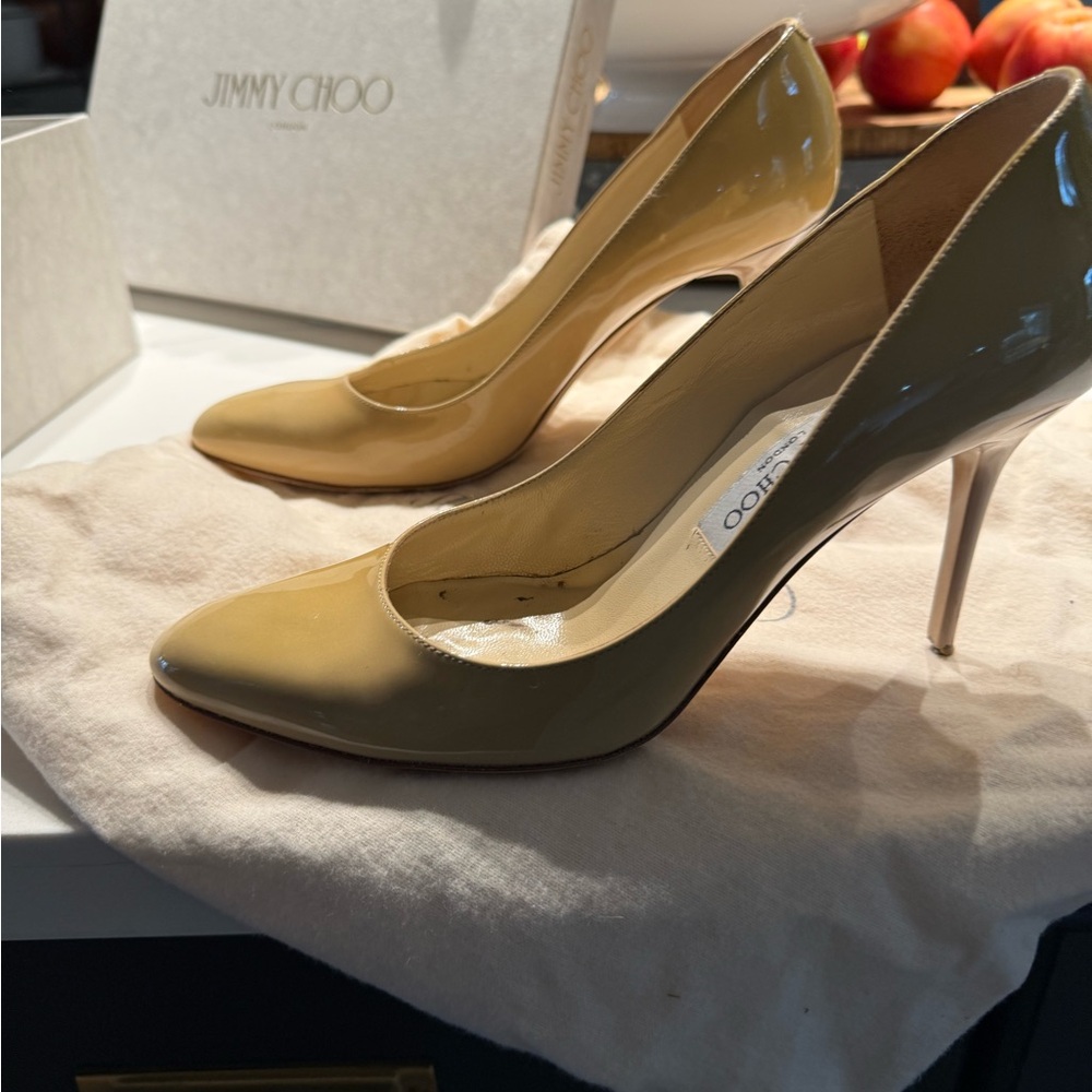 Jimmy Choo Women's Beige Patent Leather Pumps